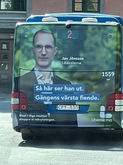 Så här ser han ut, Jan Jönsson, de gängkriminellas skräck eller snarare skratt. Vi är många som hånskrattat åt liberalernas märkliga valreklam. Mycket uppmärksamhet får de i alla fall, bra jobbat på den punkten. 
